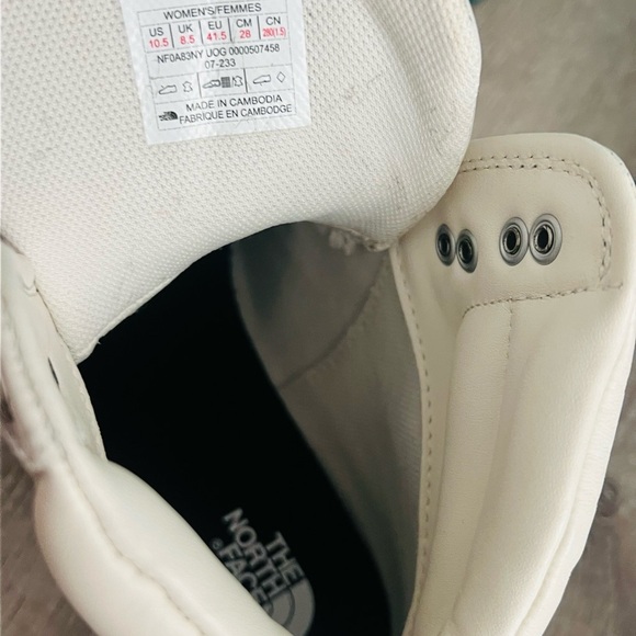 The North Face Berkeley IV White Boots with Teal Laces size 10.5 or 10 - Picture 6 of 6